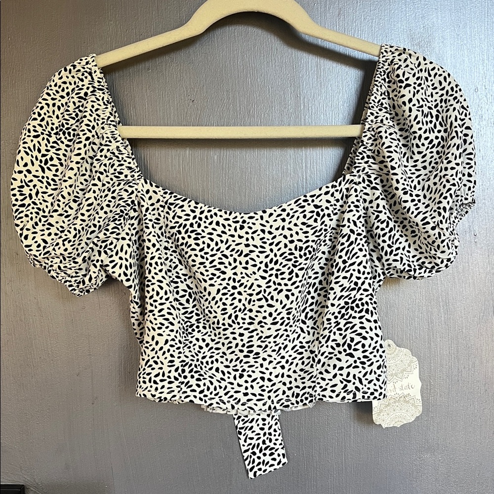 •Altar’d State• Puff Sleeve Tied Back Crop Top - Size Small